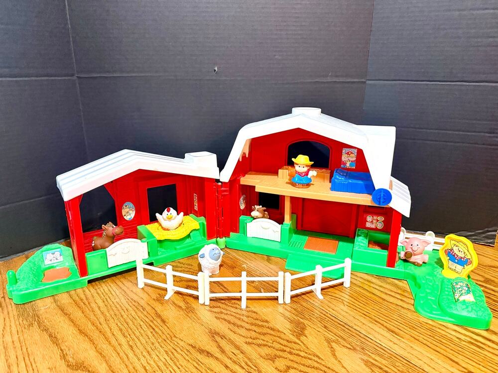Fisher Price Little People Animal Sounds Farm Barn 5 animals farmer scarecrow